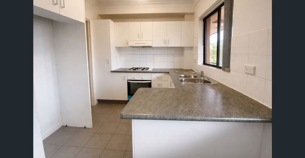 2 Bedroom Unit in Handy Location!! - Photo 1