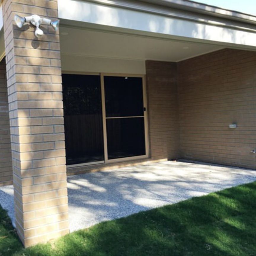 BEAUTIFUL FAMILY HOME - WALK TO SCHOOL!! - Photo 1