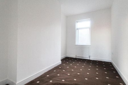 4 bedroom flat to rent - Photo 5