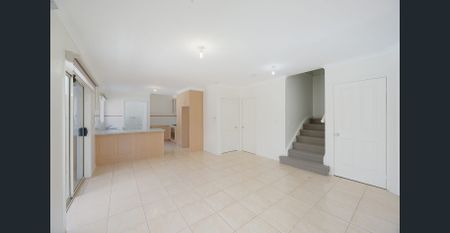 Spacious and modern 3-bedroom townhouse in Lalor - Photo 2