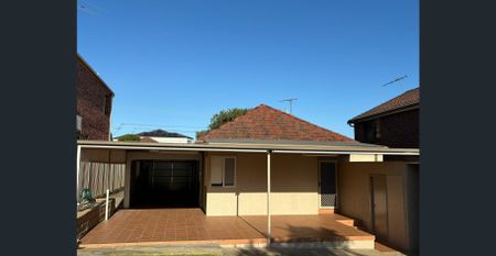 THREE-BEDROOM HOME IN A PRIME LOCATION - Photo 2