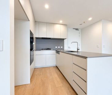 Spacious North-Facing Two-Bedroom Apartment with Beautiful Leafy Ou... - Photo 5