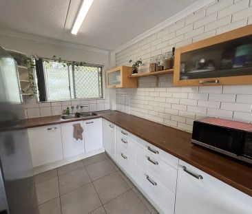“Spacious Two-Bedroom Unit in Convenient Annerley Location” - Photo 3