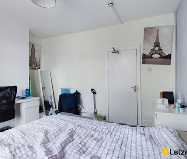 This Victorian townhouse is just a 2 minute walk to Singleton Park ... - Photo 5