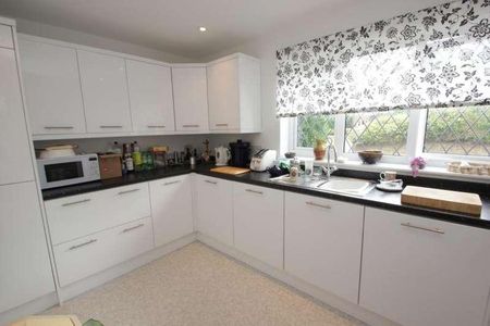 Woking, Surrey, GU21 - Photo 4