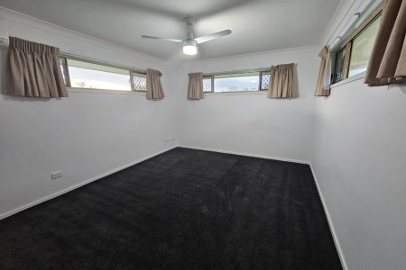 Stunning Double Storey Home in Underwood - Photo 4