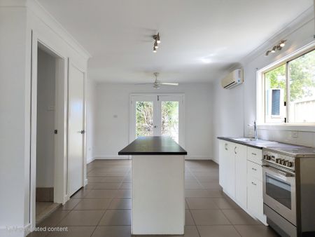 Two bedroom Cottage In Quiet Suburb - Photo 3