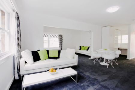 Bright studio near South Yarra Station train station - Photo 4