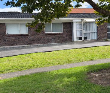 Sunny 3-Bedroom Home - Photo 3