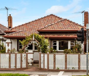 Stylish 2-Bedroom Home with Renovated Interiors on Williamstown Road - Photo 6