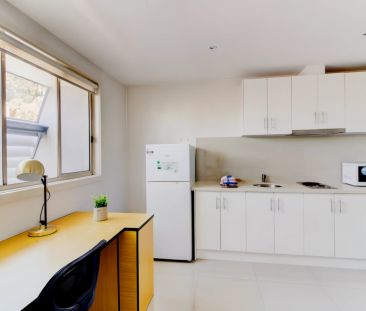 Large 1 Bedroom style 1 - Photo 5