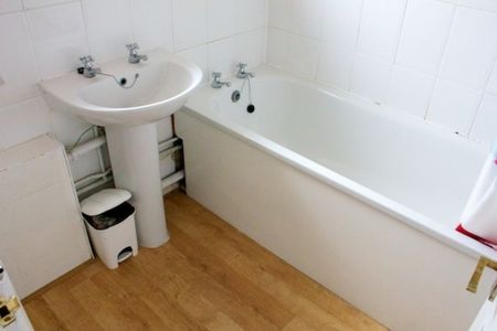 Spacious 4 Bedroom House, Colchester - Close to Uni - Photo 4