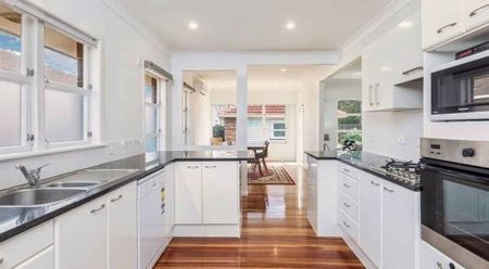 Charming 3BR Mt Albert Haven! - Photo 2
