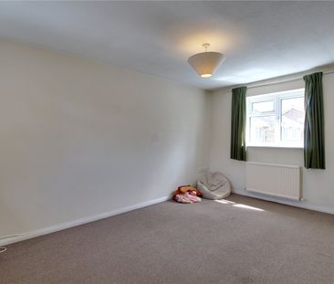 Albert Road, Bagshot, Surrey, GU19 - Photo 6