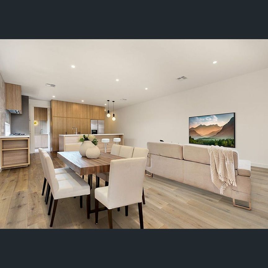 HIGH-CALIBER BAYSIDE LUXURY LIVING! - Photo 1