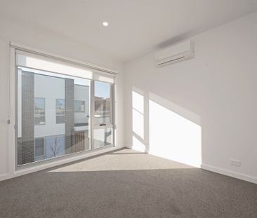 Spacious 4 Bedroom Townhouse - Photo 5