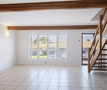 LIGHT AND BRIGHT! - Photo 1