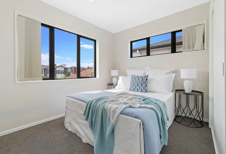 PAPAKURA, 4 BEDROOMS - Photo 3