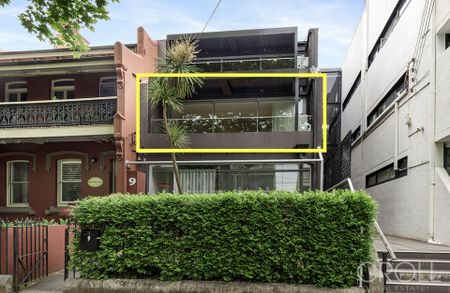 Stunning Oversized Two Bedroom Penthouse-Style Apartment - Photo 3