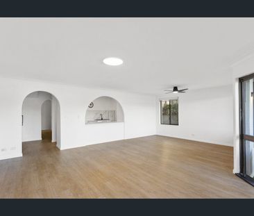 Waterfront Villa in the Heart of Burleigh Waters - Photo 3