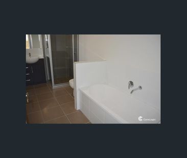 Your Dream Home Awaits! Modern Living in a Prime Location - Photo 6