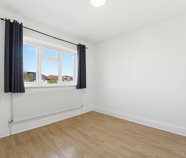 Hall Road, Isleworth, TW7 7PD - Photo 2