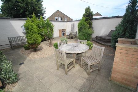 1 bedroom in a house share to rent - Photo 5