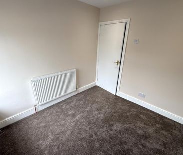 4 bedroom end of terrace house to rent - Photo 5