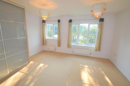 4 bedroom semi-detached house to rent - Photo 2