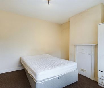 4 bedroom terraced house to rent - Photo 1