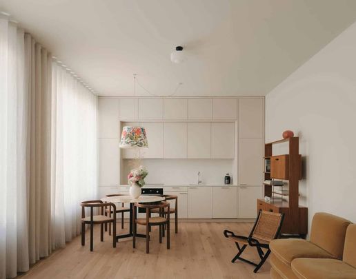 A stylish St John’s Wood apartment with a private balcony and contemporary finishes - Photo 1