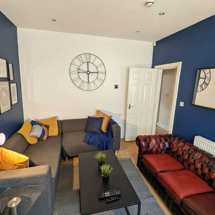Fabulous 6 Bed House Share in LS6! - Photo 1