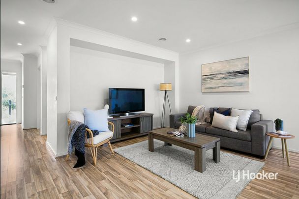 6 Palmerston Walk, Werribee VIC, Belconnen - Photo 1