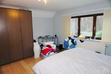 Rustig gelegen woning met 4 slaapkamers, bureau (of extra slaapkamer), garage en grote tuin. - Foto 5