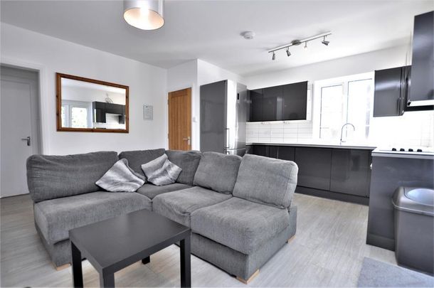 5 bedroom semi-detached house to rent - Photo 1