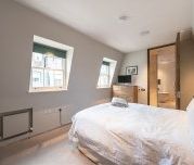 3 bedroom mews to rent - Photo 1