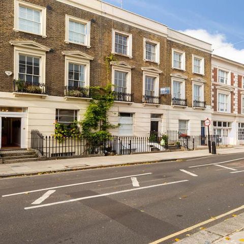 Stunning three bed, modern kitchen & bathrrom, huge lounge mins to tube & shops - Photo 1