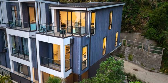 HARBOUR VISTAS - MODERN TIMELESS DESIGN - Photo 2