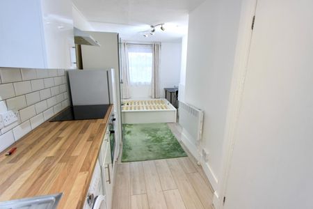 Studio Flat, St. Michael's Terrace, N22 - Photo 4