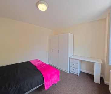 3 bedroom end of terrace house to rent - Photo 1