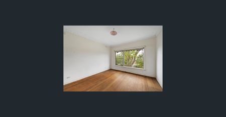 LARGE FAMILY HOME - Photo 3