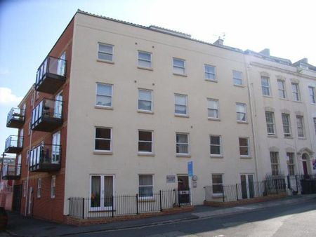 A lovely two bedroom flat available to rent within walking distance to Cabot Circus and the City Centre also within easy access to motorway links and local amenities. Offered on a furnished or unfurnished basis. Available from June. EPC - C - Photo 5