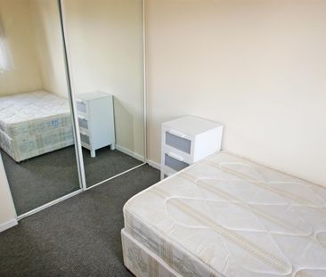 4 bedroom terraced house to rent - Photo 5