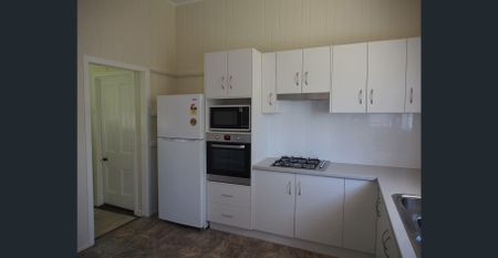 $600 Per Week - Furnished! - Photo 2