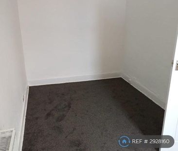 3 bedroom flat to rent - Photo 4