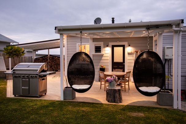 Oh so close to the beach! - Photo 1