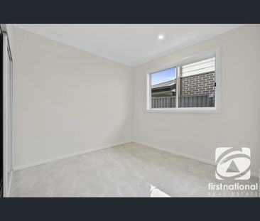 33 Runyon Street, Spring Farm, NSW 2570 - Photo 3