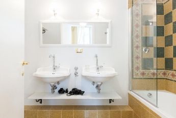 Center-Historic Jewish Quarter: Elegant apartment situated in beautiful Palazzo Nobiliare. Entrance, spacious living with original wood frescoed ceilings, large modern dining and kitchen, 4 bedrooms, 4 Baths, small terrace. #1527