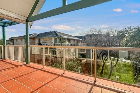 Stylish Two-Bedroom Urban Retreat in a Prime Parramatta Location - Photo 5