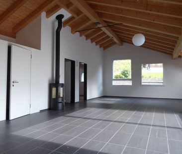 moderne 4 1/2-Zimmer-Dachwohnung mit Holzofen und Balkon - Photo 1